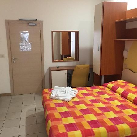 Hotel New Happy Rimini Exterior photo